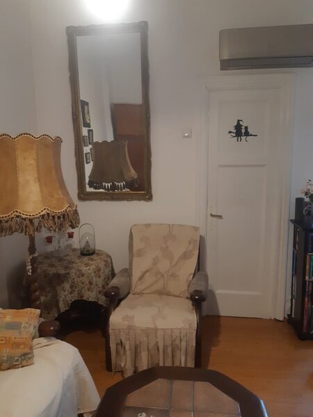 Popa Petre, Mosilor in vila