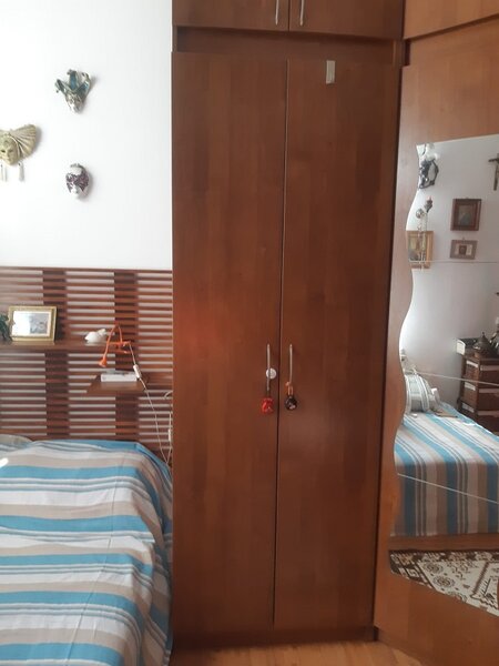 Popa Petre, Mosilor in vila