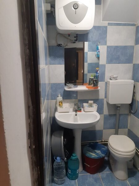 Popa Petre, Mosilor in vila