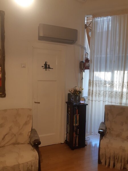 Popa Petre, Mosilor in vila